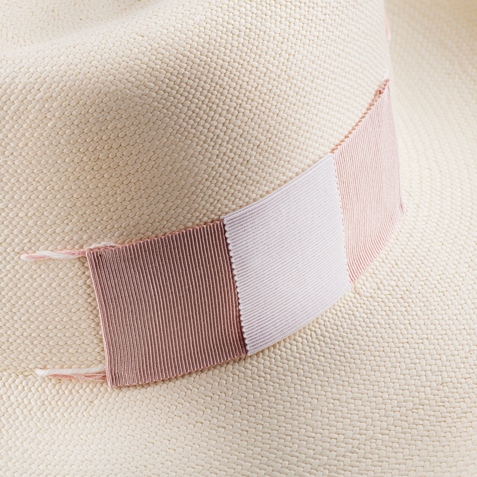 Player Trendy pink details 100% Capri hats